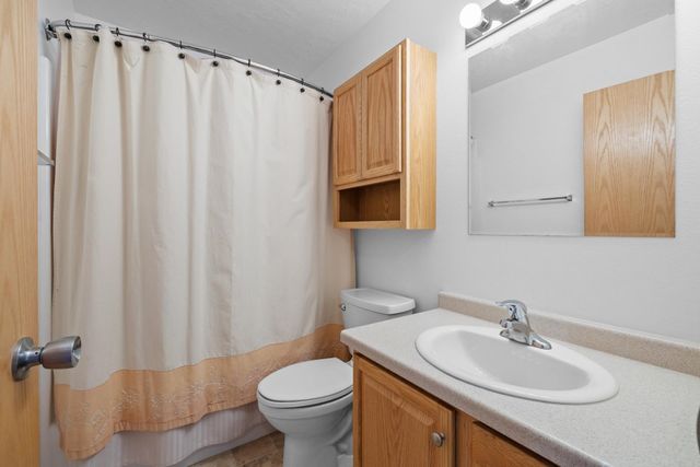 2009 Lakeside St. NW, Minot, ND 58703