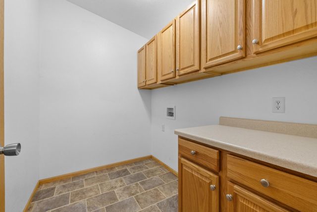2009 Lakeside St. NW, Minot, ND 58703