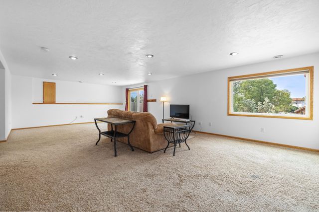 2009 Lakeside St. NW, Minot, ND 58703