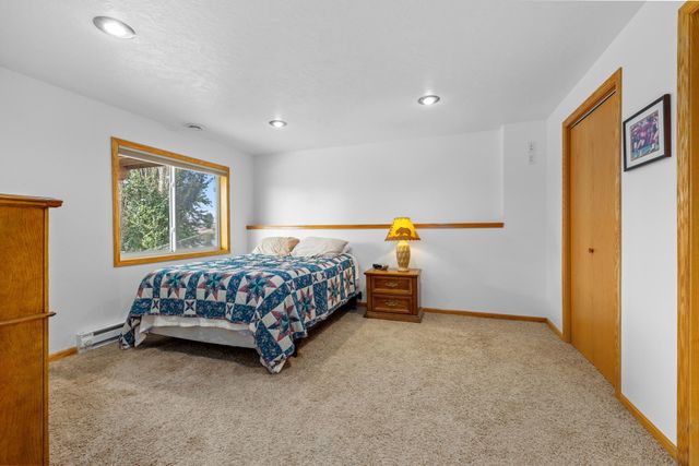 2009 Lakeside St. NW, Minot, ND 58703