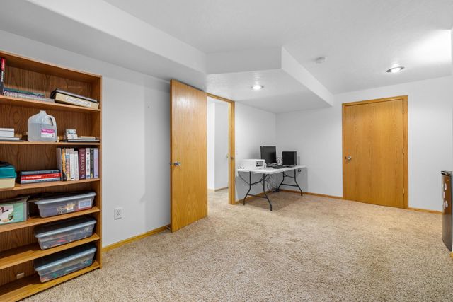 2009 Lakeside St. NW, Minot, ND 58703