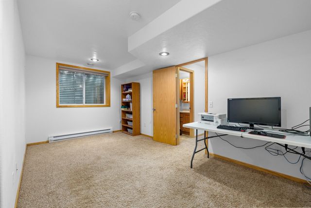2009 Lakeside St. NW, Minot, ND 58703