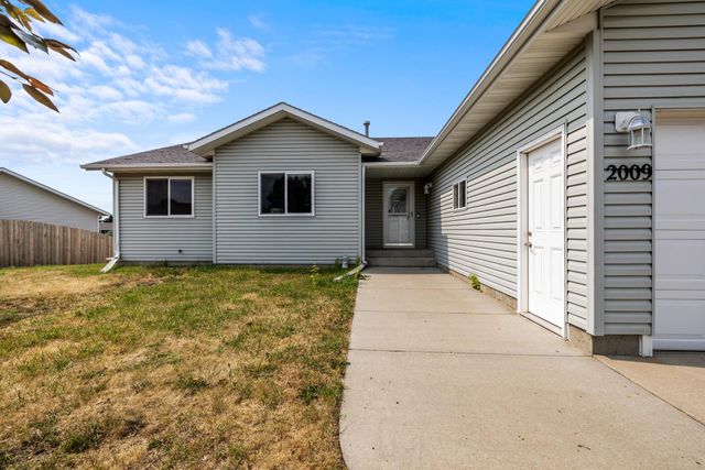 2009 Lakeside St. NW, Minot, ND 58703