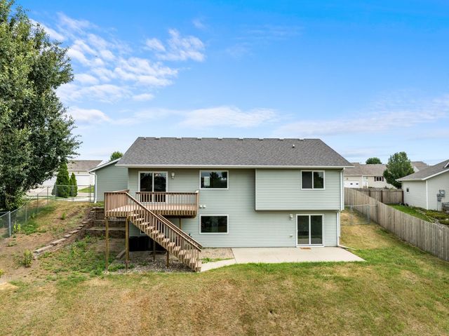 2009 Lakeside St. NW, Minot, ND 58703