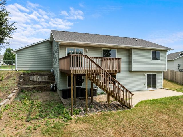 2009 Lakeside St. NW, Minot, ND 58703