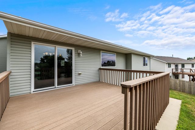 2009 Lakeside St. NW, Minot, ND 58703