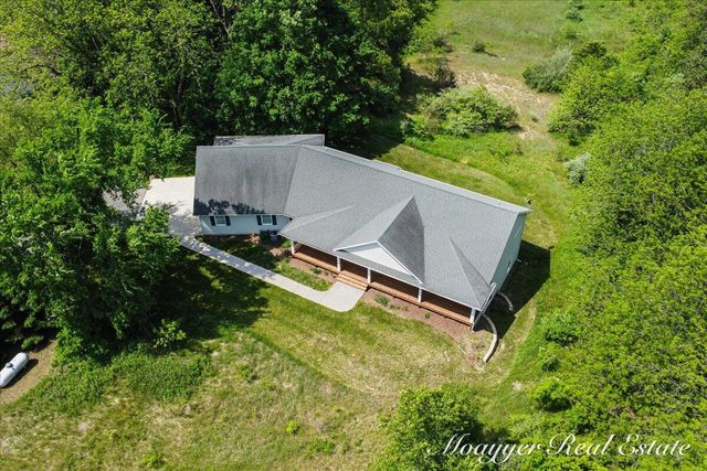 10245 Lincoln Lake Road NE, Greenville, MI 48838