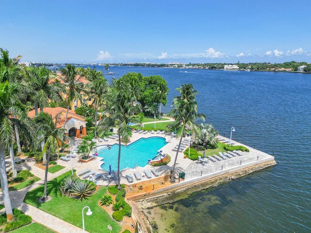 123 Yacht Club Way 101, Hypoluxo, FL 33462