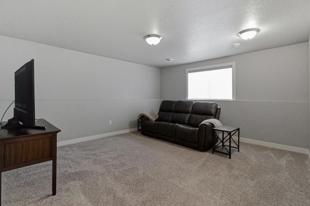 6877 17th Street S, Fargo, ND 58104