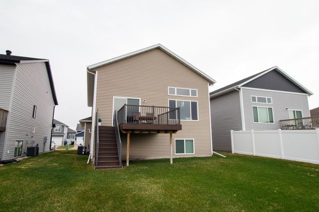 6877 17th Street S, Fargo, ND 58104