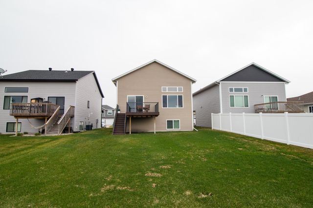6877 17th Street S, Fargo, ND 58104