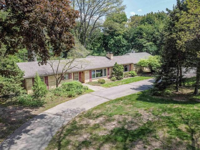 2800 Tewksbury Drive, Troy, MI 48098