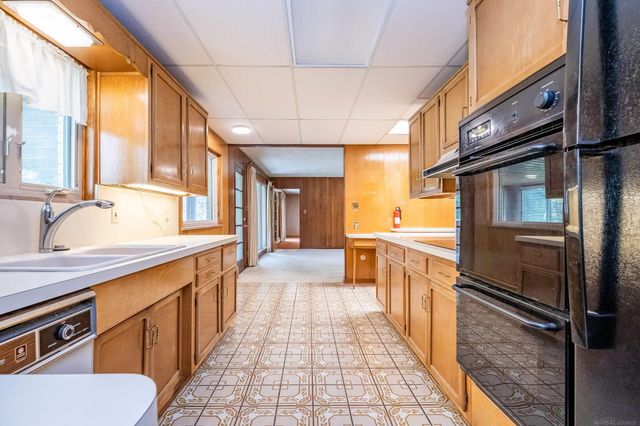 2800 Tewksbury Drive, Troy, MI 48098