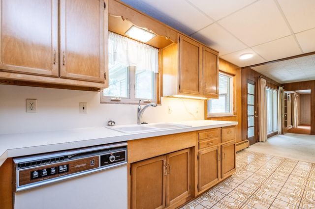 2800 Tewksbury Drive, Troy, MI 48098