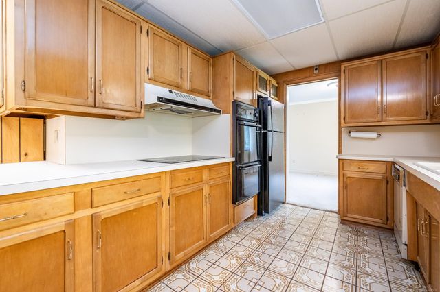 2800 Tewksbury Drive, Troy, MI 48098