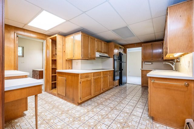 2800 Tewksbury Drive, Troy, MI 48098