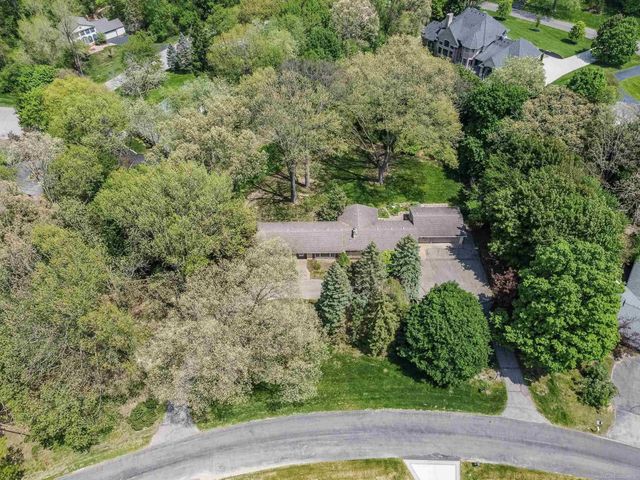 2800 Tewksbury Drive, Troy, MI 48098