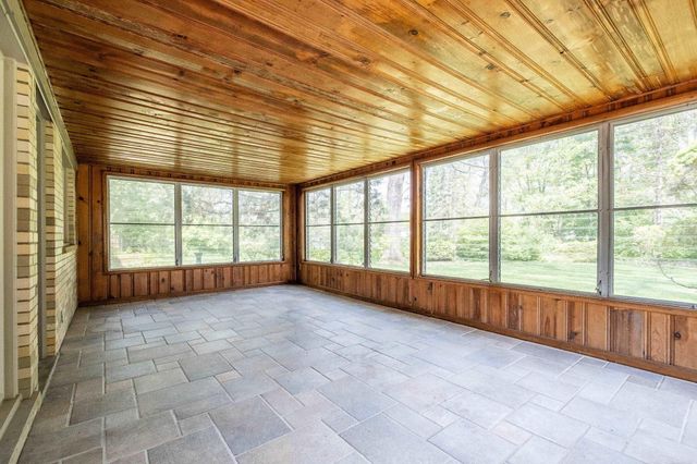 2800 Tewksbury Drive, Troy, MI 48098