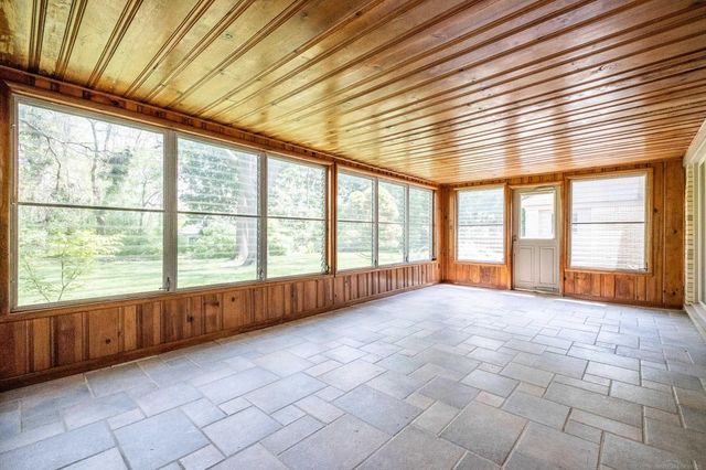 2800 Tewksbury Drive, Troy, MI 48098