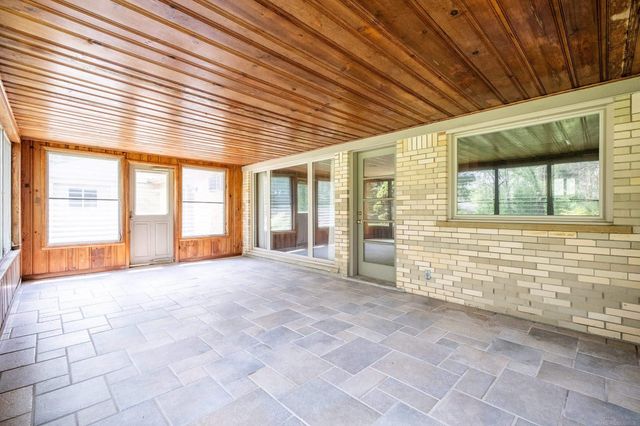 2800 Tewksbury Drive, Troy, MI 48098