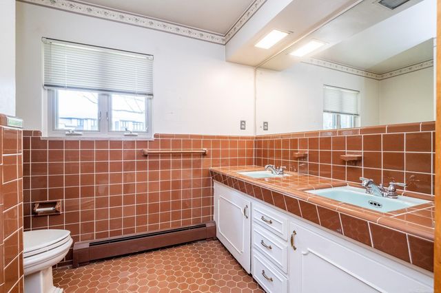 2800 Tewksbury Drive, Troy, MI 48098