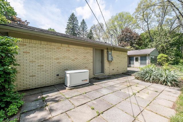 2800 Tewksbury Drive, Troy, MI 48098