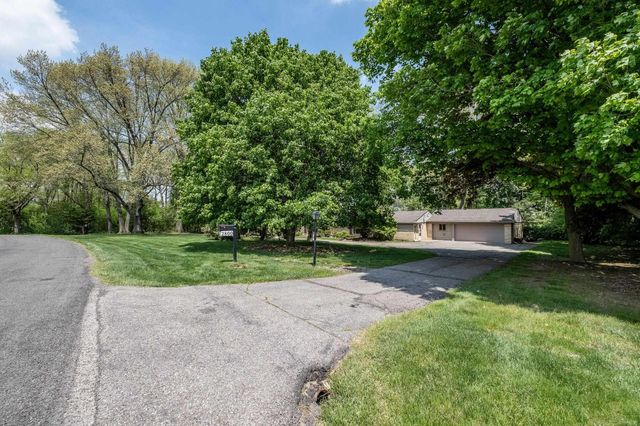 2800 Tewksbury Drive, Troy, MI 48098