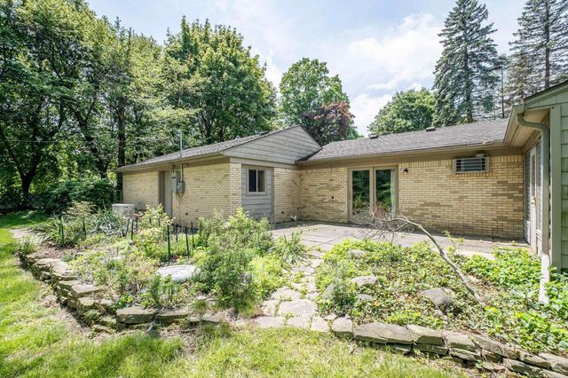 2800 Tewksbury Drive, Troy, MI 48098