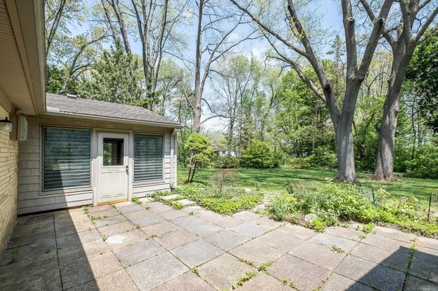 2800 Tewksbury Drive, Troy, MI 48098
