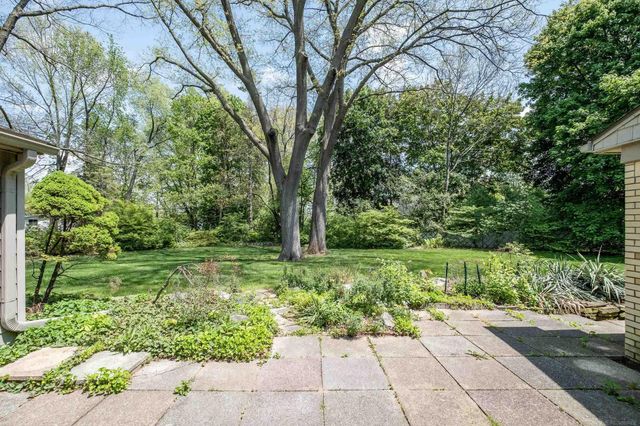 2800 Tewksbury Drive, Troy, MI 48098