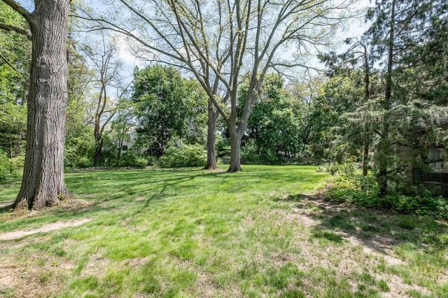 2800 Tewksbury Drive, Troy, MI 48098