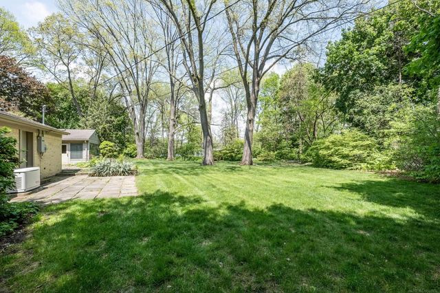 2800 Tewksbury Drive, Troy, MI 48098