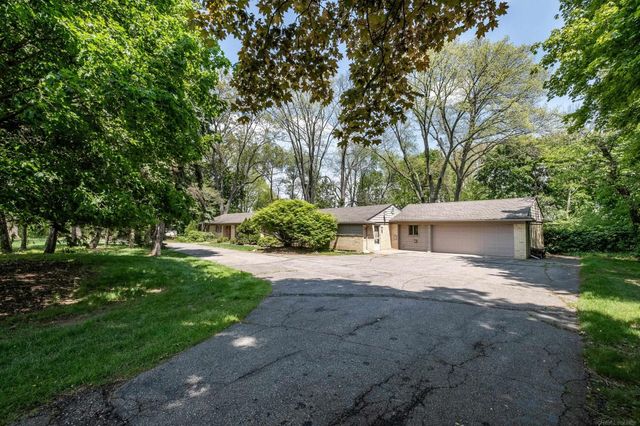 2800 Tewksbury Drive, Troy, MI 48098