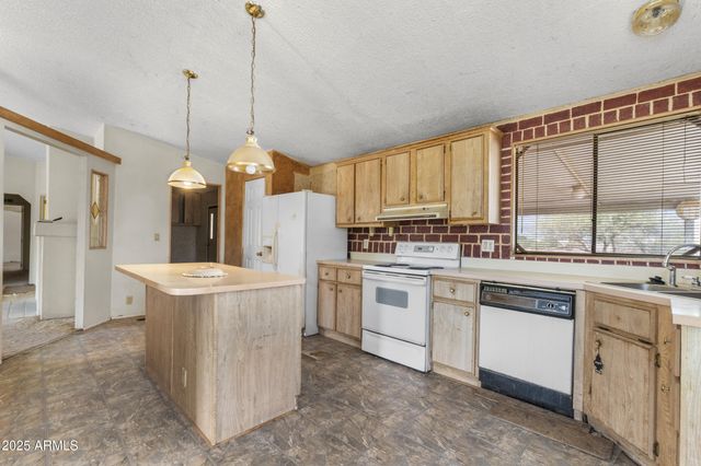 7985 W CABALLERO Circle, Arizona City, AZ 85123