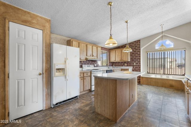 7985 W CABALLERO Circle, Arizona City, AZ 85123