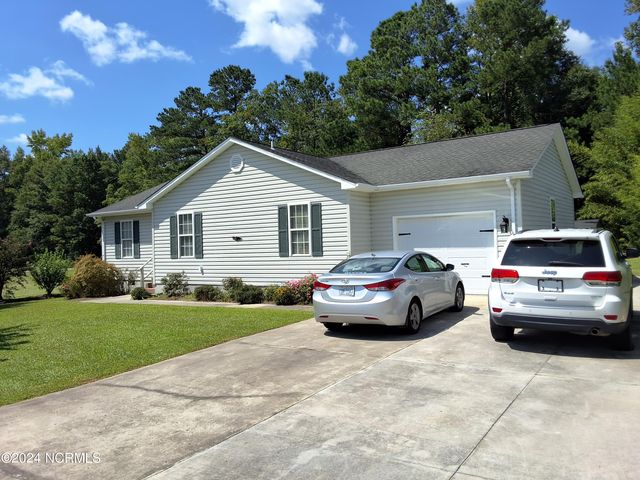 707 Blue Jean Road, Whiteville, NC 28472