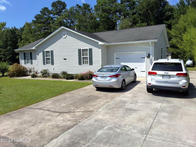 707 Blue Jean Road, Whiteville, NC 28472