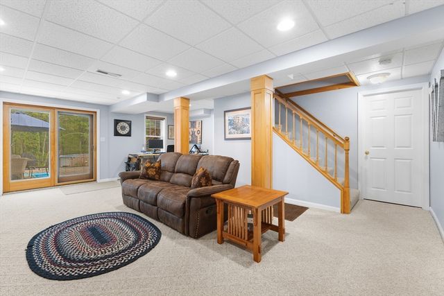 59 Stoney Hill Rd, Shrewsbury, MA 01545
