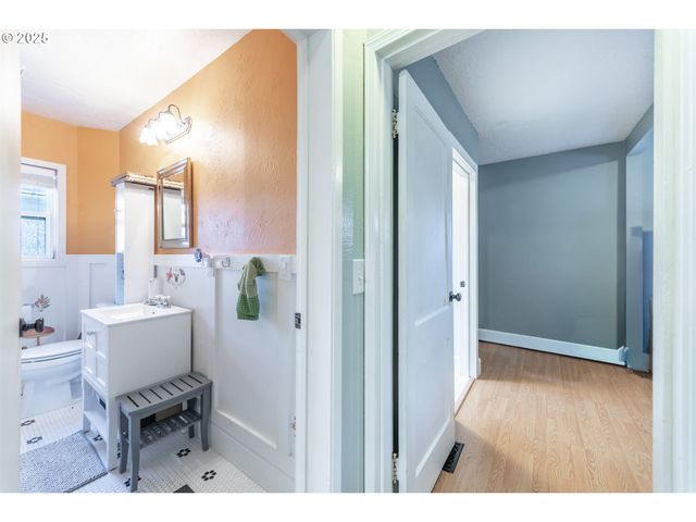 745 Ne 16TH St, Salem, OR 97301