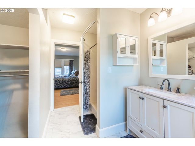 745 Ne 16TH St, Salem, OR 97301