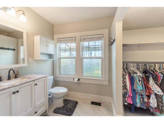 745 Ne 16TH St, Salem, OR 97301