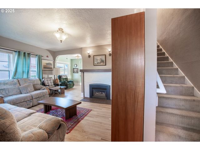 745 Ne 16TH St, Salem, OR 97301