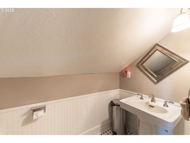 745 Ne 16TH St, Salem, OR 97301