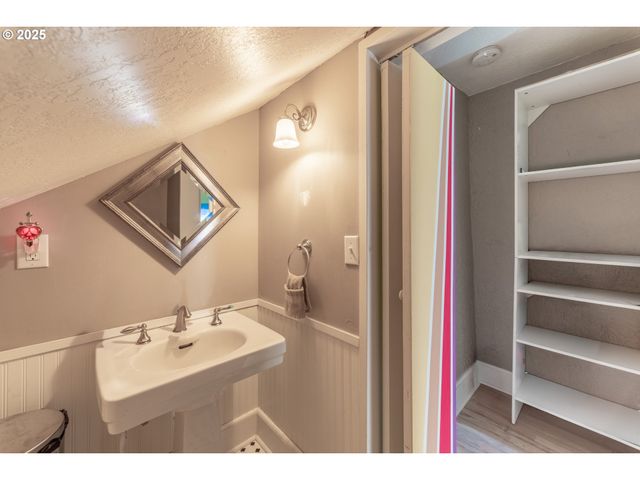 745 Ne 16TH St, Salem, OR 97301