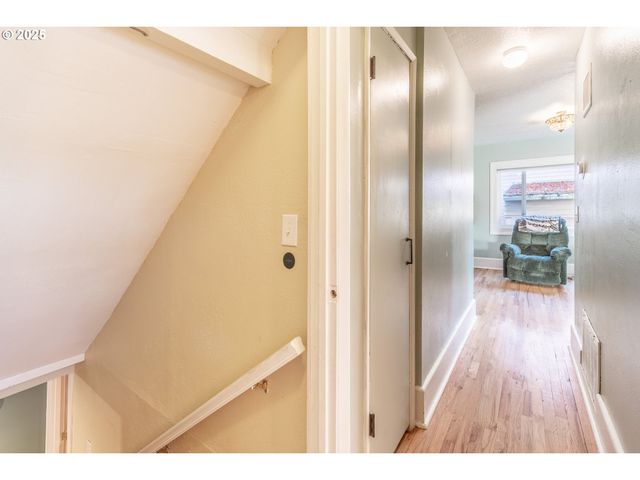 745 Ne 16TH St, Salem, OR 97301