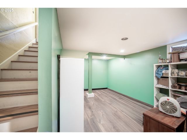 745 Ne 16TH St, Salem, OR 97301