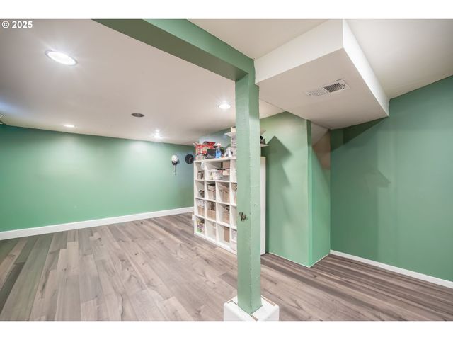 745 Ne 16TH St, Salem, OR 97301