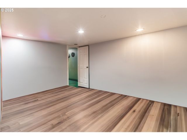 745 Ne 16TH St, Salem, OR 97301