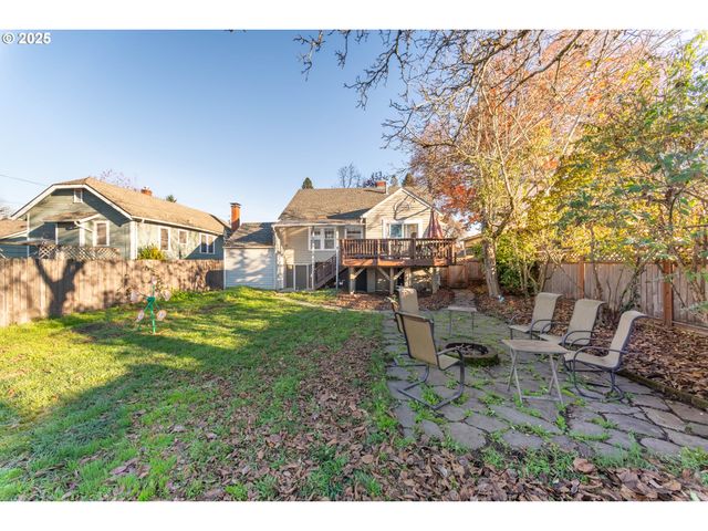 745 Ne 16TH St, Salem, OR 97301