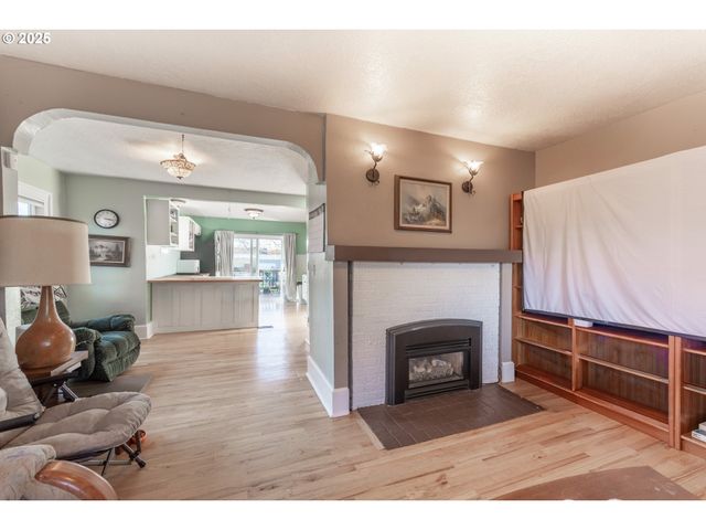 745 Ne 16TH St, Salem, OR 97301